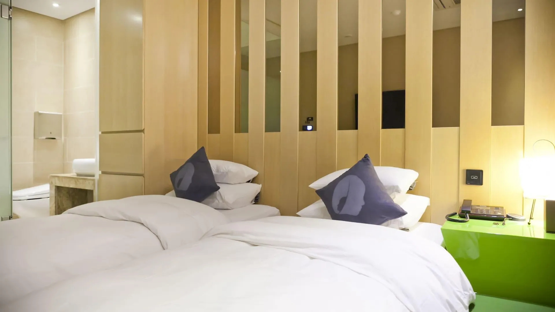 Hotel The Designers Hongdae Seoul 3*,