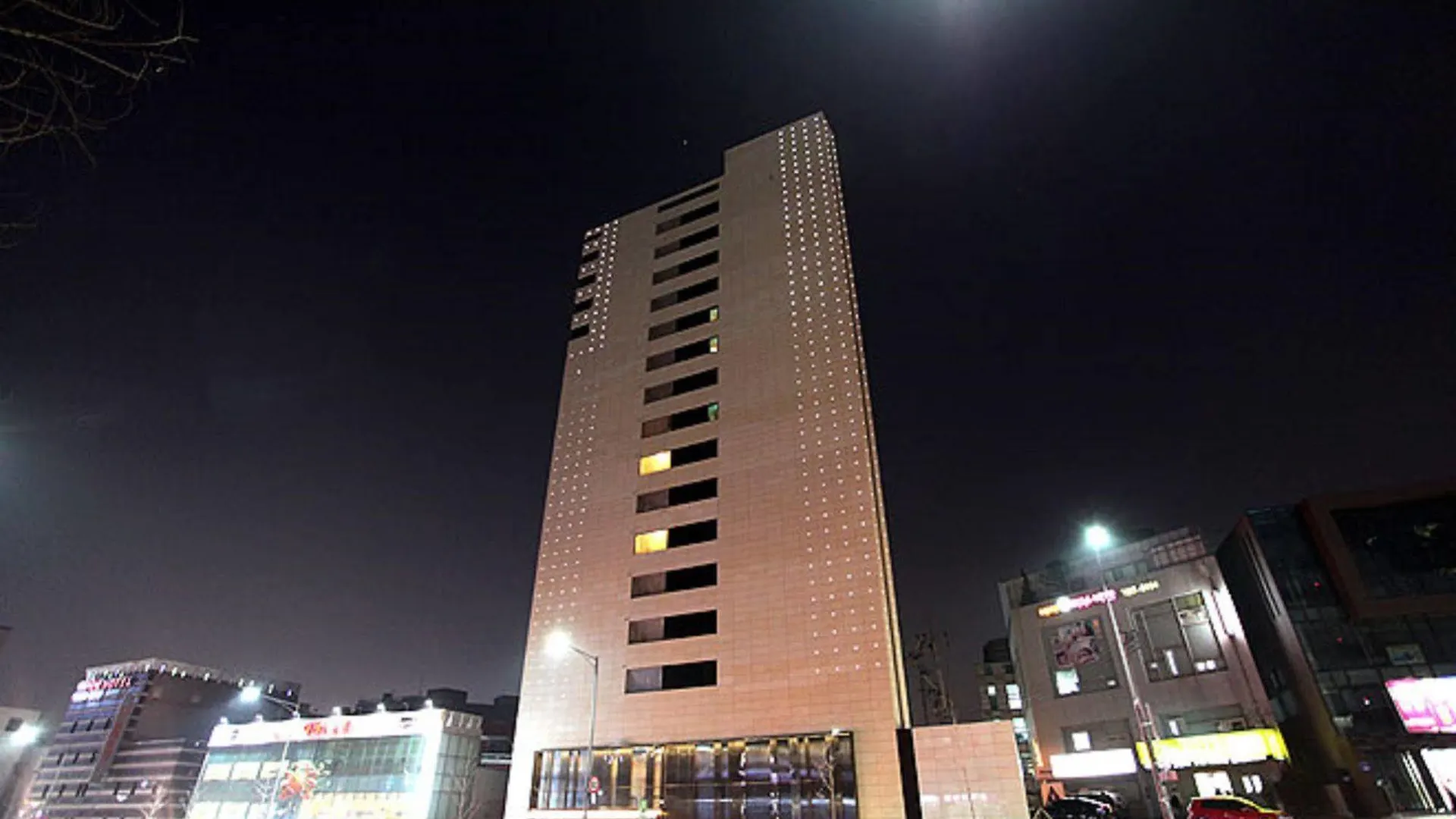 Hotel The Designers Hongdae Seoul 3*,